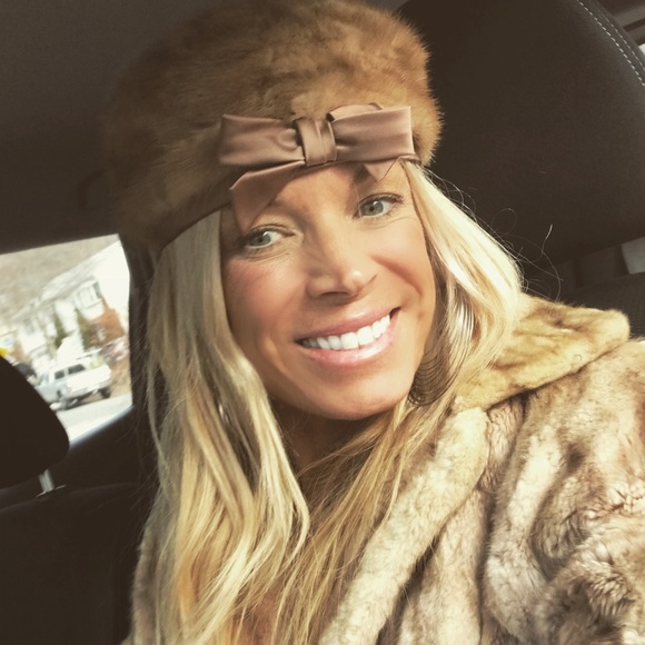 Meet your Posher, Kelley - Picture 1 of 1